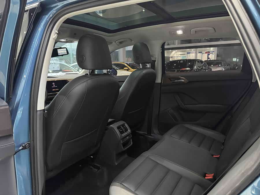 Volkswagen Tharu 2020 car image #13