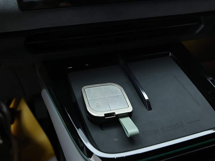Lynk & Co 08 EM-P 2024 car image #13