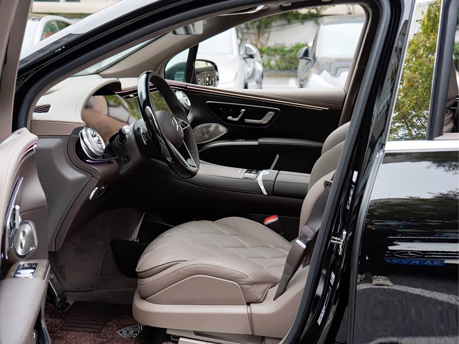 Mercedes-Benz MaybachEQS SUV 2025 immagine di auto #13