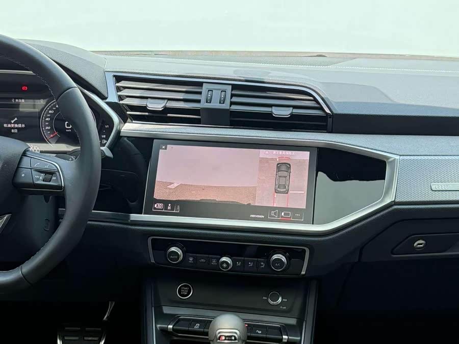 Audi Q3 2024 car image #13
