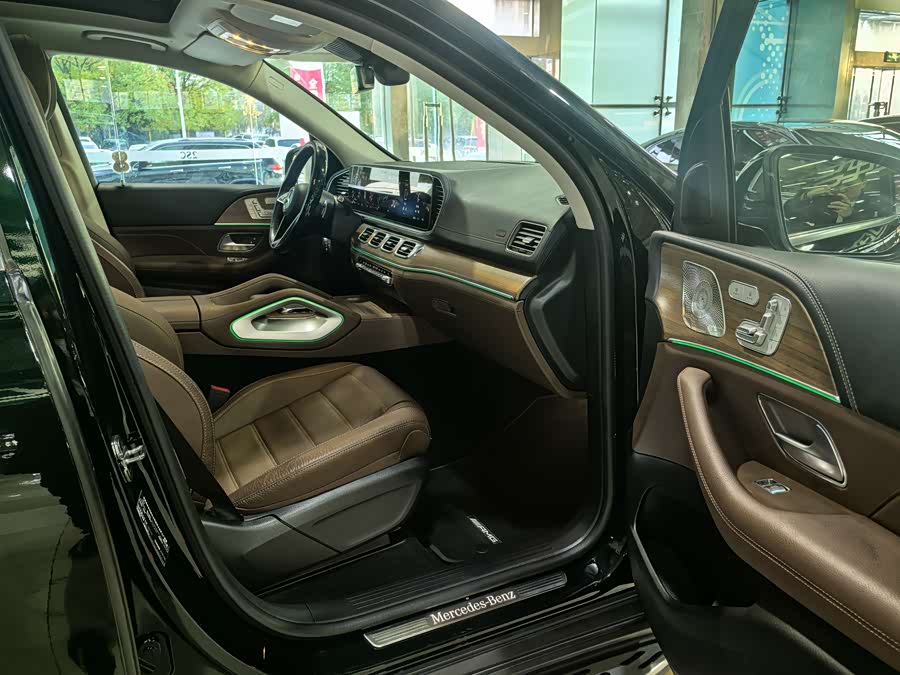 Mercedes-Benz GLS Class 2023 immagine di auto #13