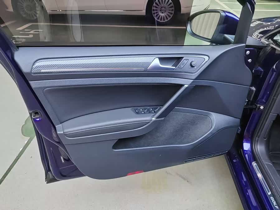 Volkswagen Golf 2018 car image #13