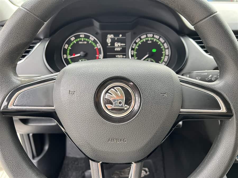 Skoda Octavia 2018 car image #13