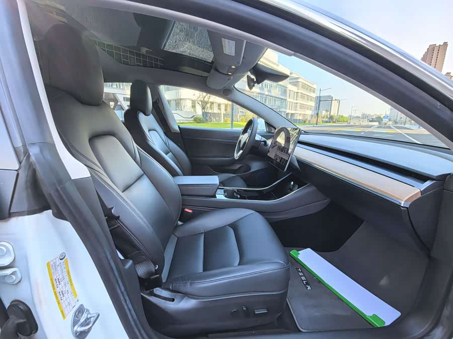 Tesla Model 3 2020 image de voiture #13