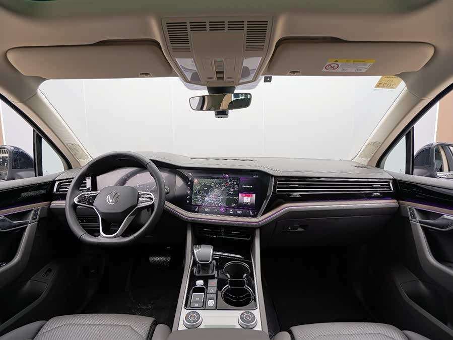 Volkswagen Touareg 2021 car image #13