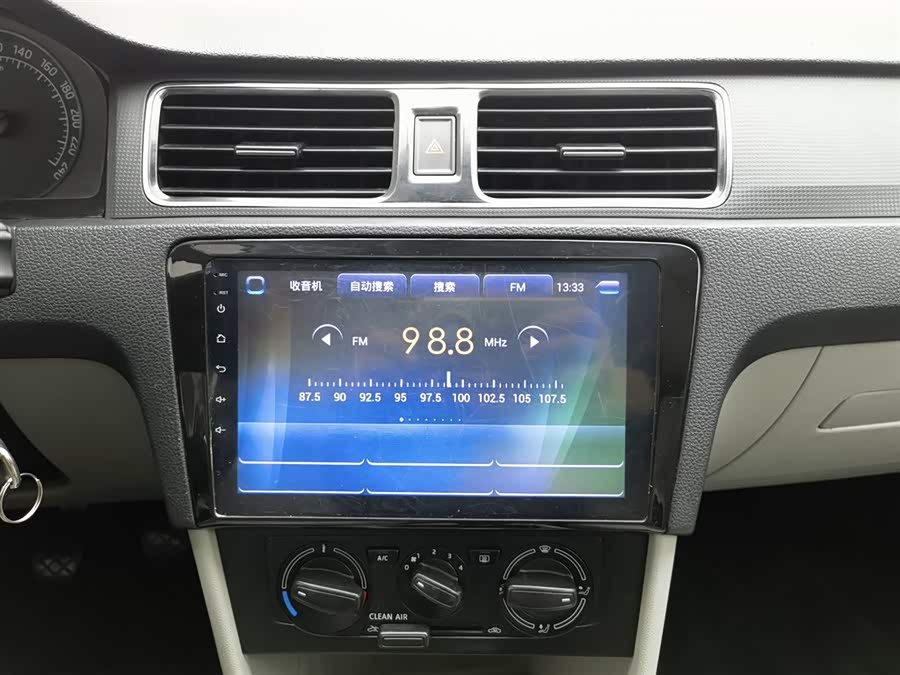 Skoda Rapid 2017 car image #13