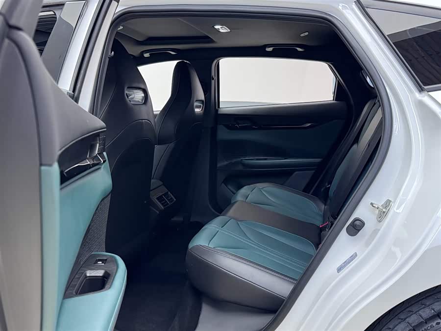 Changan UNI-V iDD 2024 car image #13