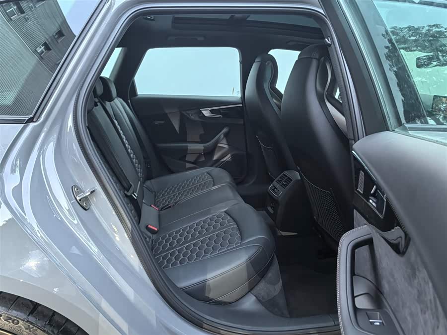 Audi RS 4 2023 immagine di auto #13