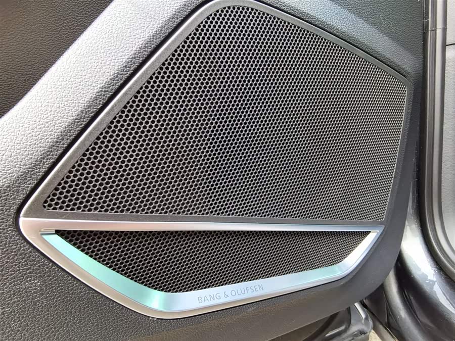 Audi Q3 2020 car image #13