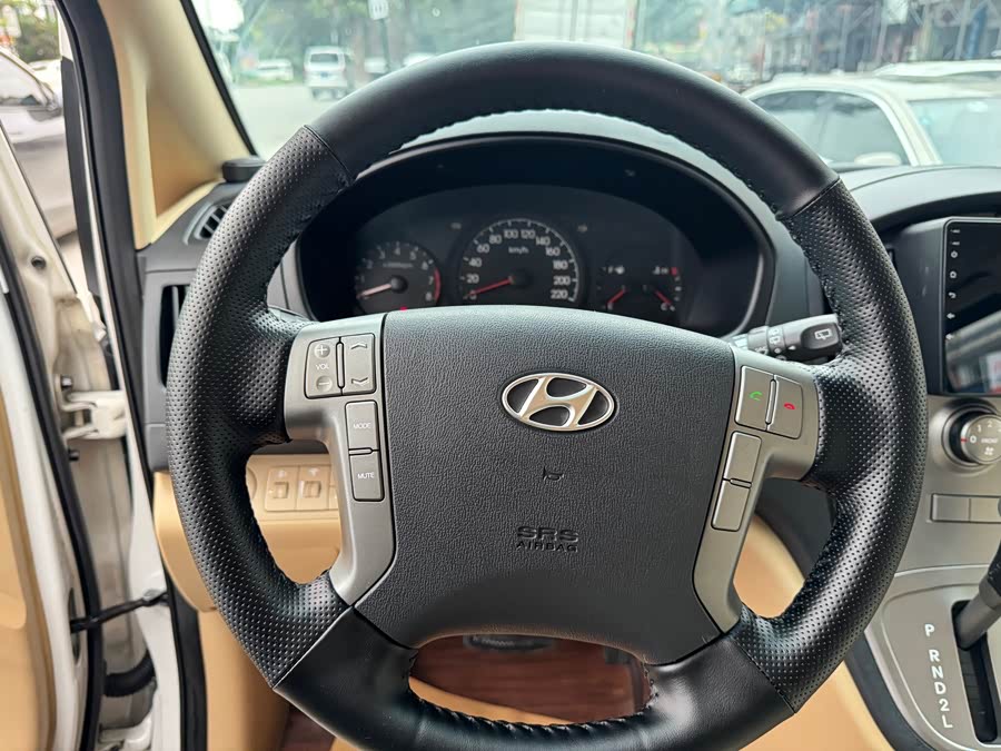 Hyundai H-1 2012 #13 Hyundai H-1 2012 car image #13