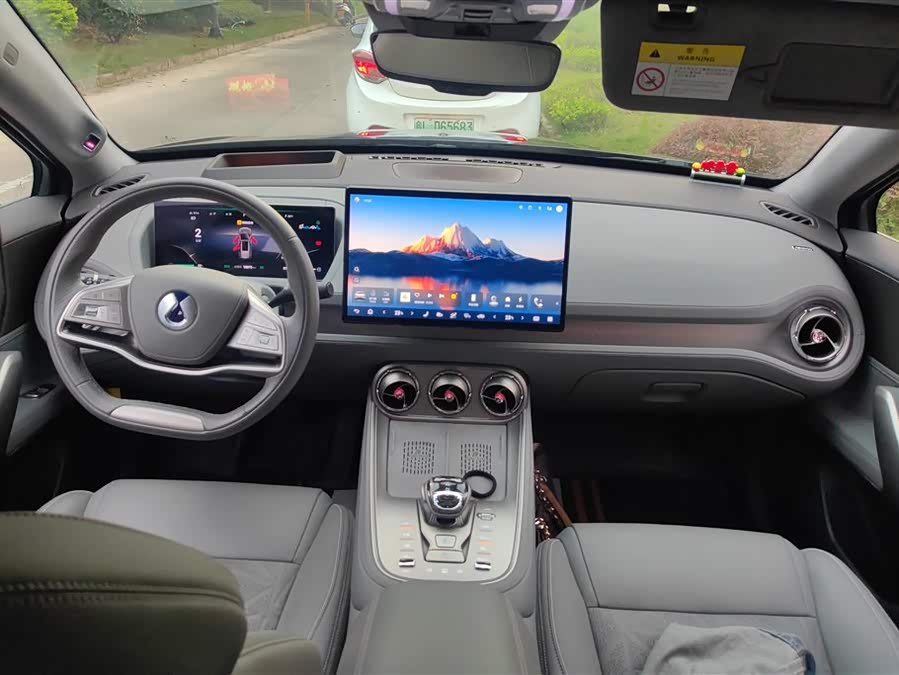 Denza N8 2023 صورة سيارة #13