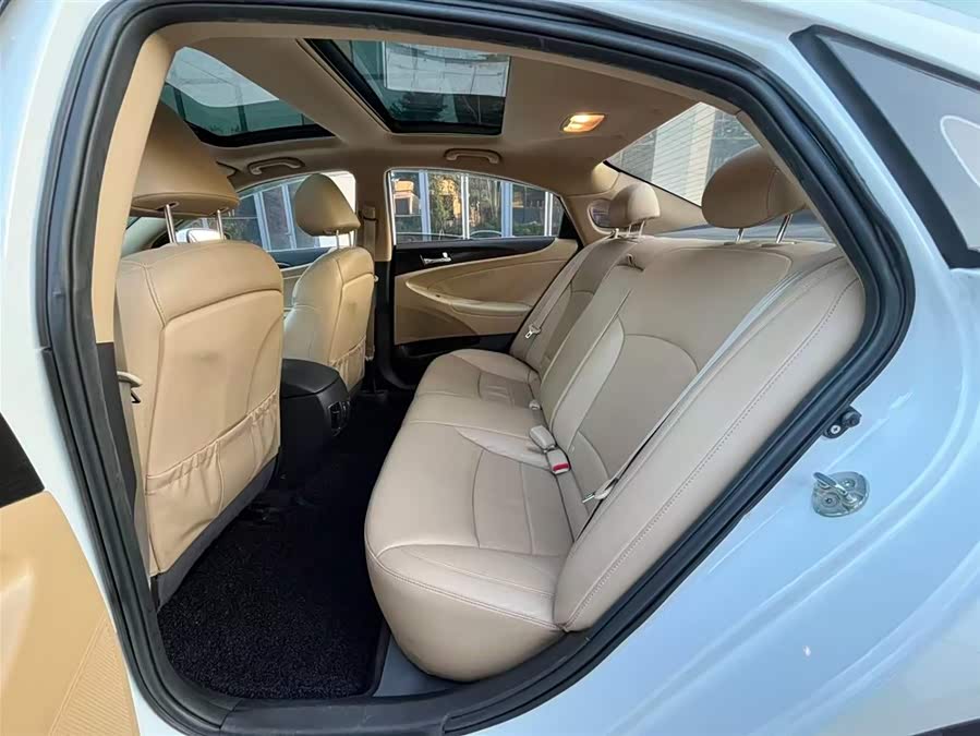 Hyundai Sonata 2014 car image #13