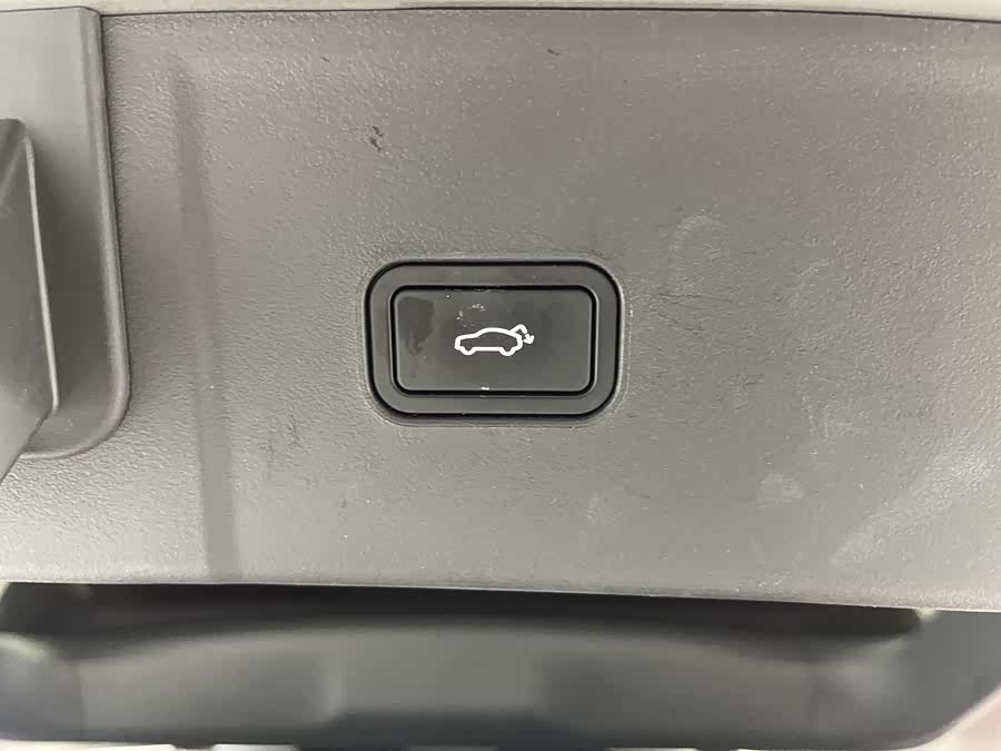 Lynk & Co 08 EM-P 2023 car image #13