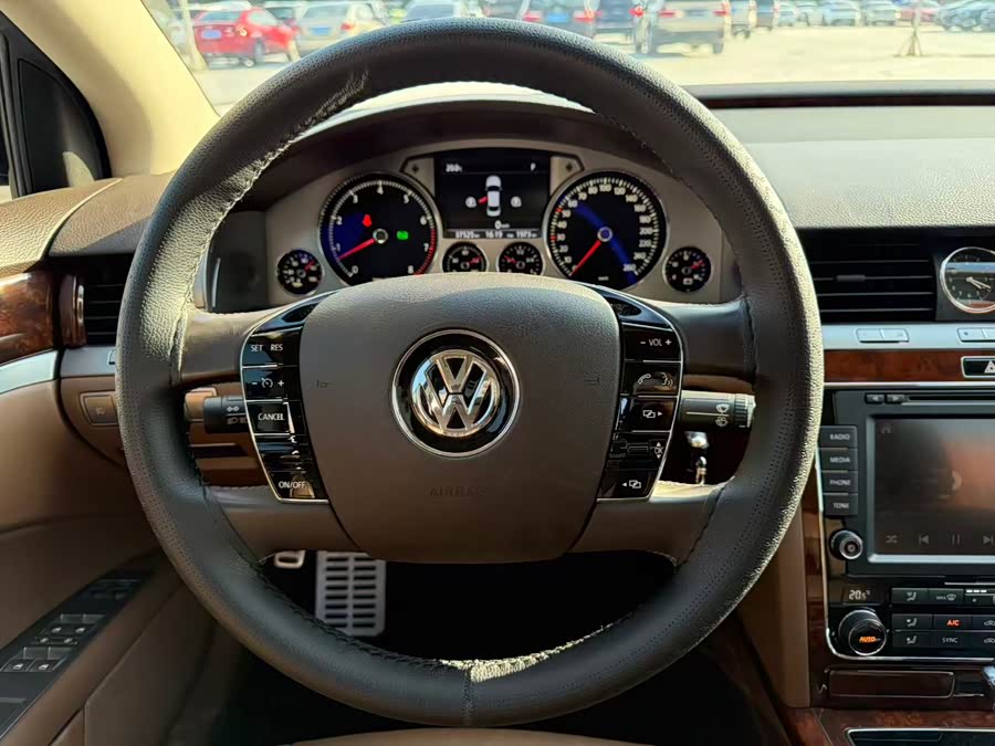 Volkswagen Pheaton 2016 immagine di auto #13