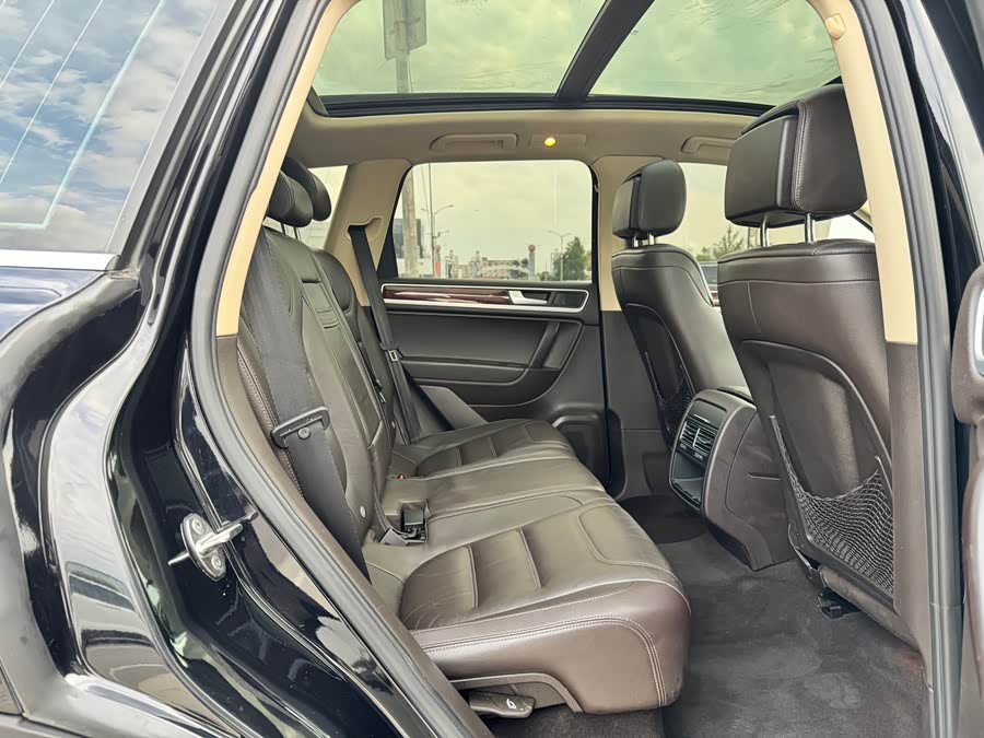 Volkswagen Touareg 2012 car image #13