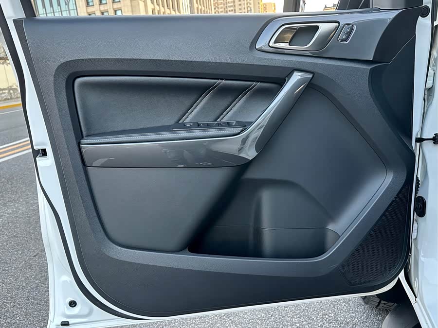 Ford Everest 2018 car image #13