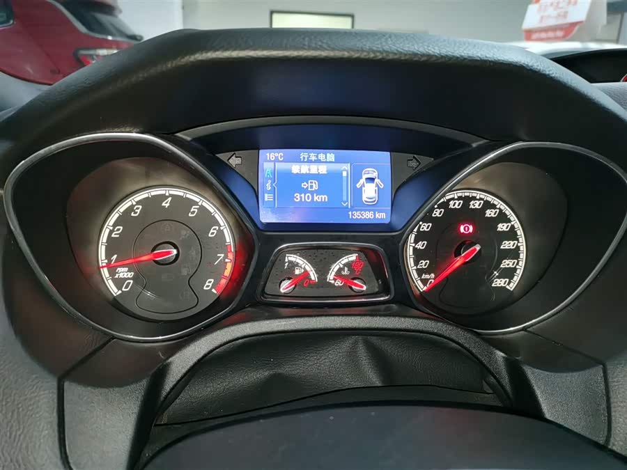 Ford Focus (Imported) 2015 #13 Ford Focus (Imported) 2015 car image #13