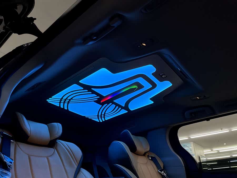 Toyota Granvia 2024 car image #13