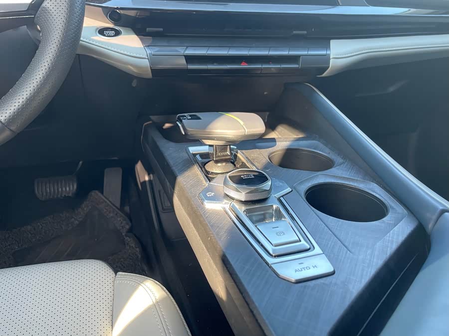 Changan UNI-V iDD 2023 car image #13