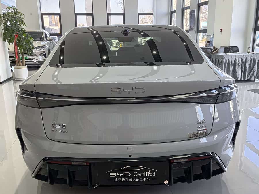 BYD Seal 2025 car image #13