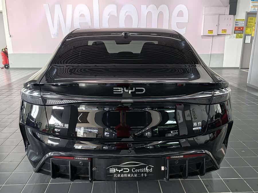 BYD Seal 2025 #13 BYD Seal 2025 car image #13