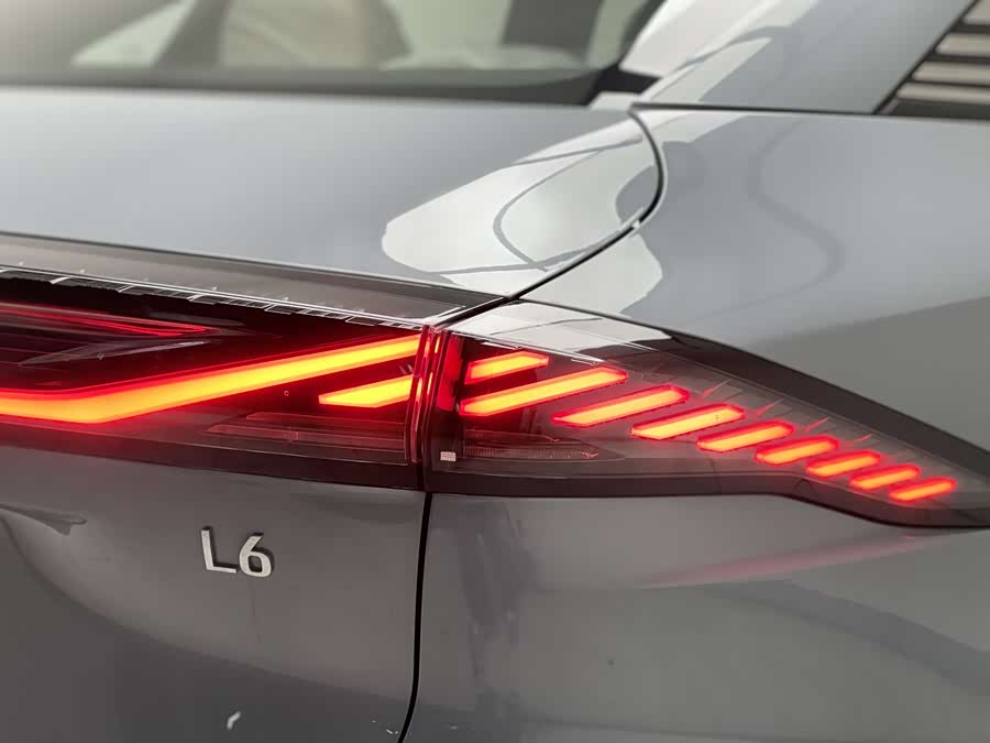 GEELY 2025 car image #13