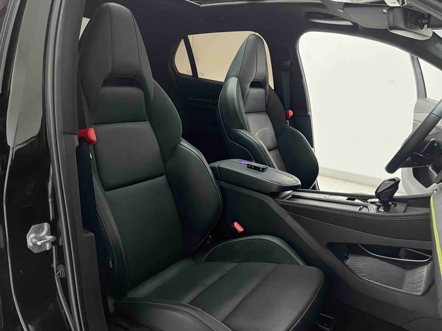 Lynk & Co 03 2022 car image #13