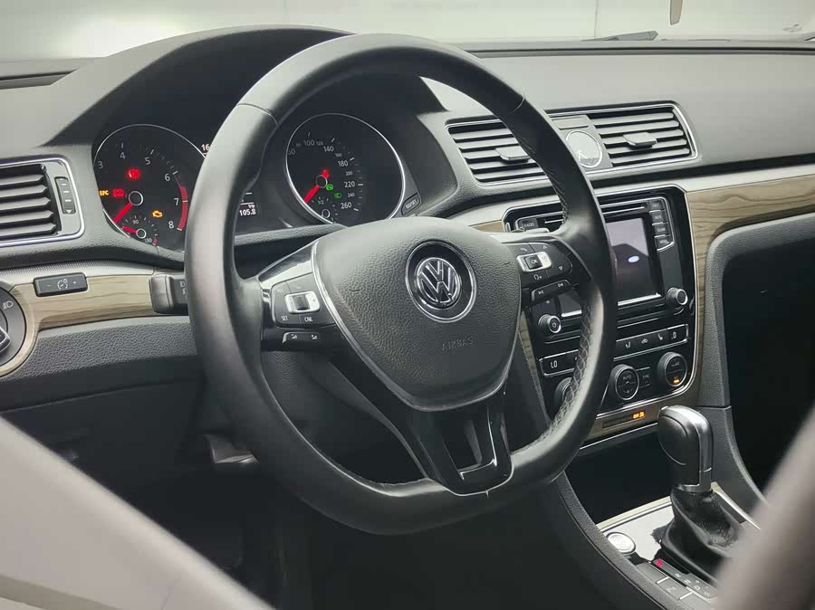 Volkswagen 2018 car image #13