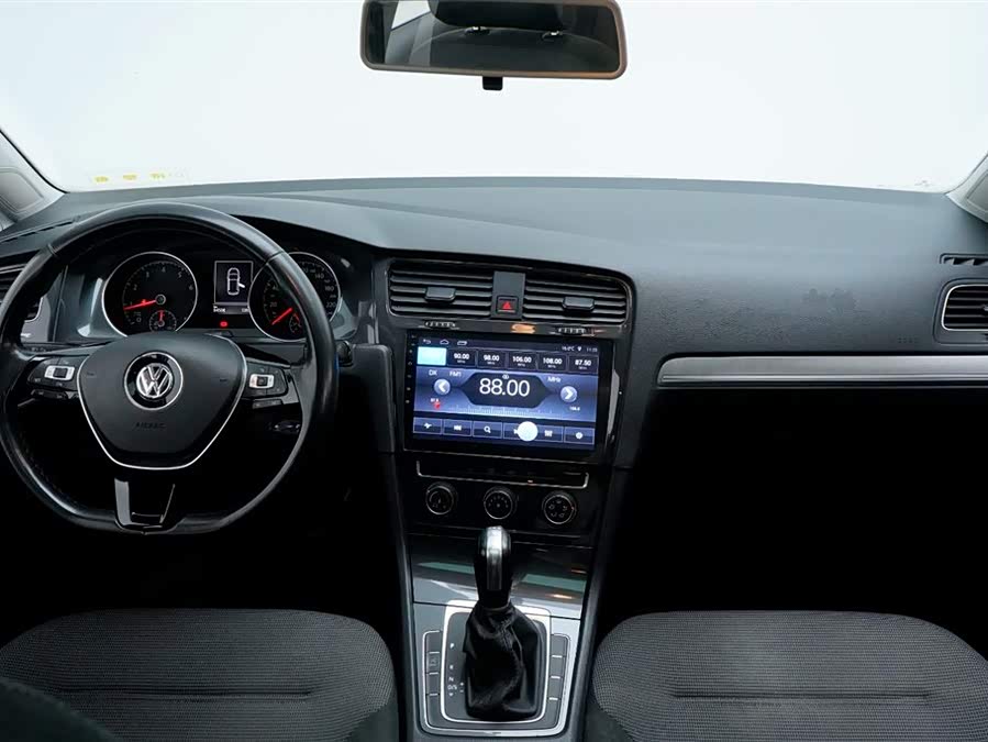 Volkswagen Golf 2018 car image #13