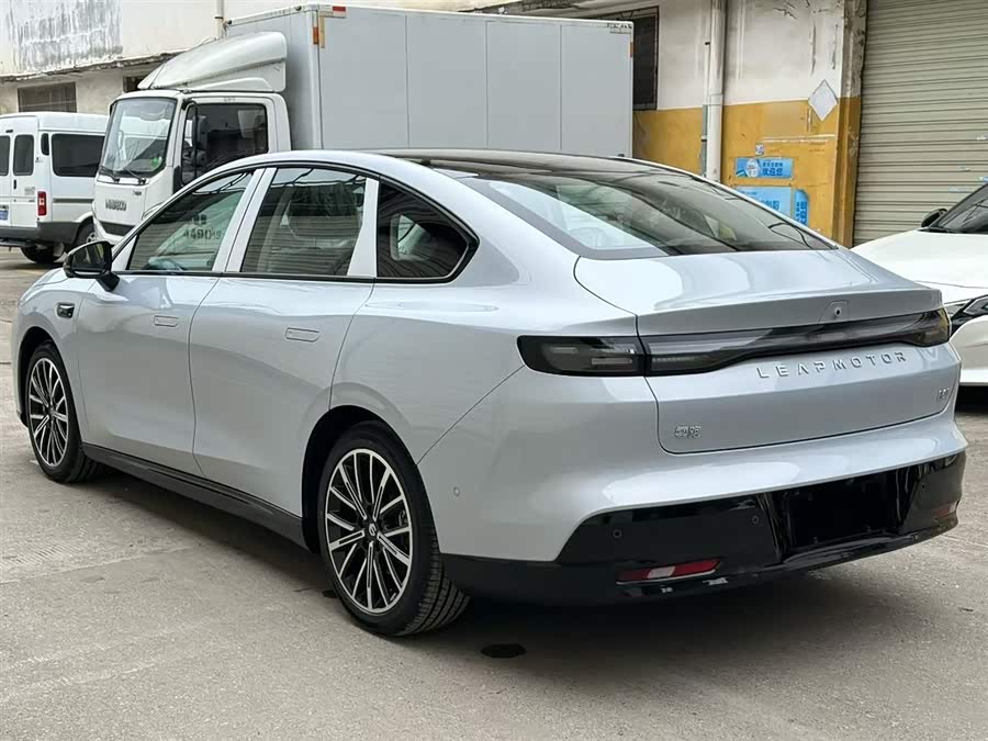 零跑汽车 零跑B01 2025 汽车图片 #13