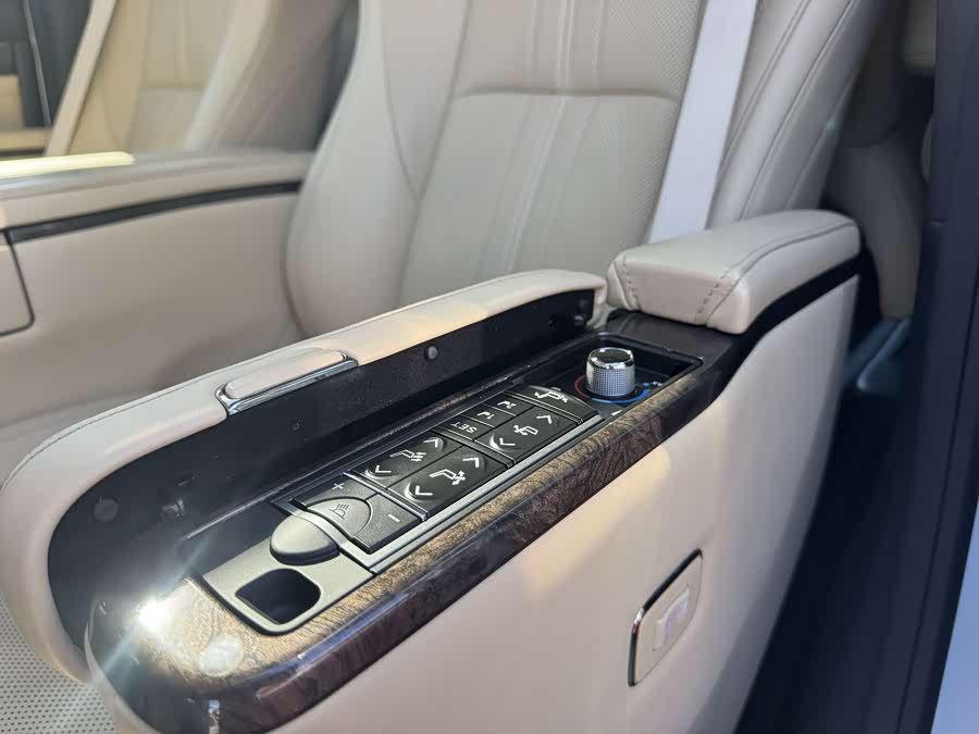 Toyota Alphard 2018 car image #13