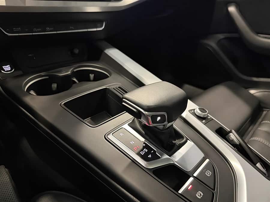 Audi A4L 2023 car image #13