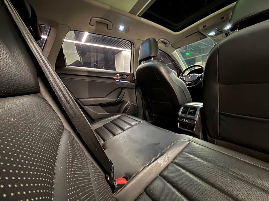 Volkswagen Tharu 2020 car image #13