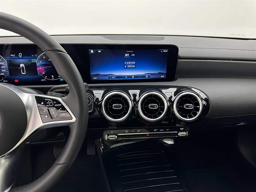 Mercedes-Benz A Class 2024 immagine di auto #13
