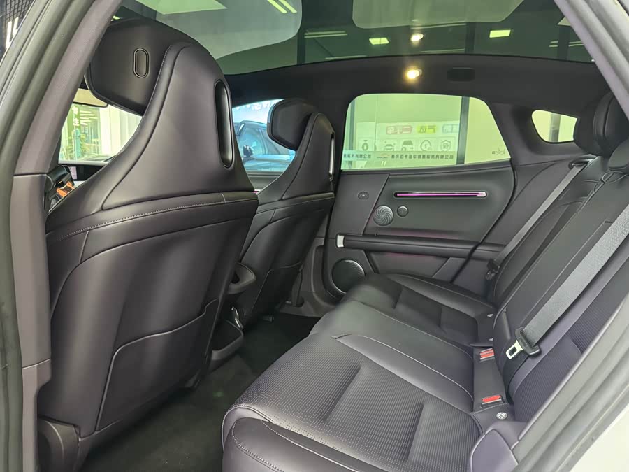 阿维塔 阿维塔06 2025 汽车图片 #13