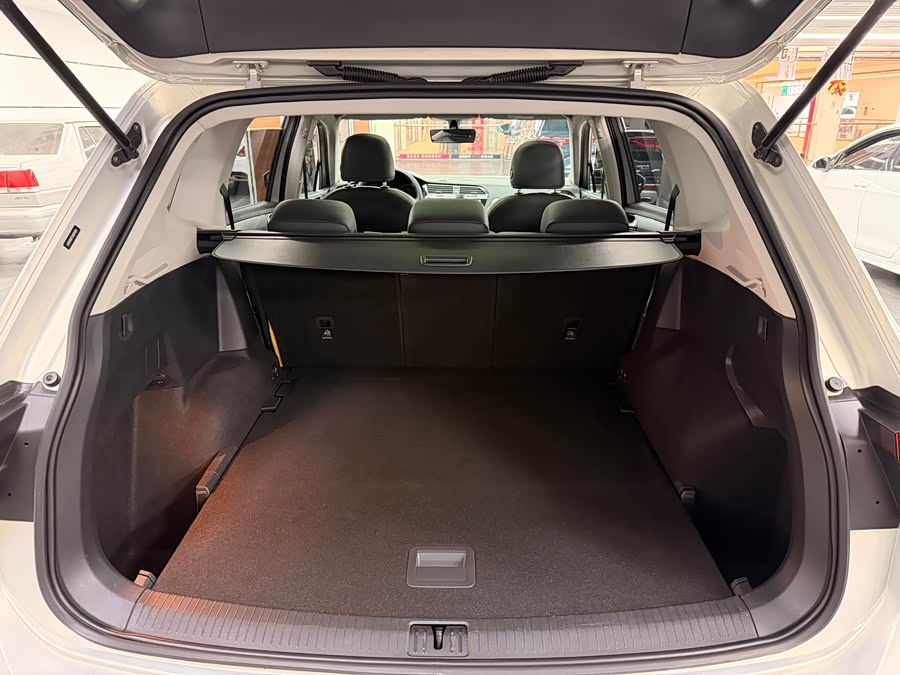 Volkswagen Tiguan L 2018 car image #13