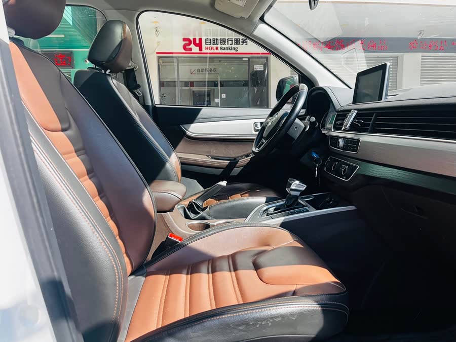 Forthing SX6 2018 car image #13