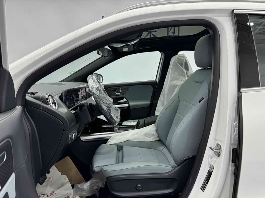 Mercedes-Benz EQA Class 2025 صورة سيارة #13