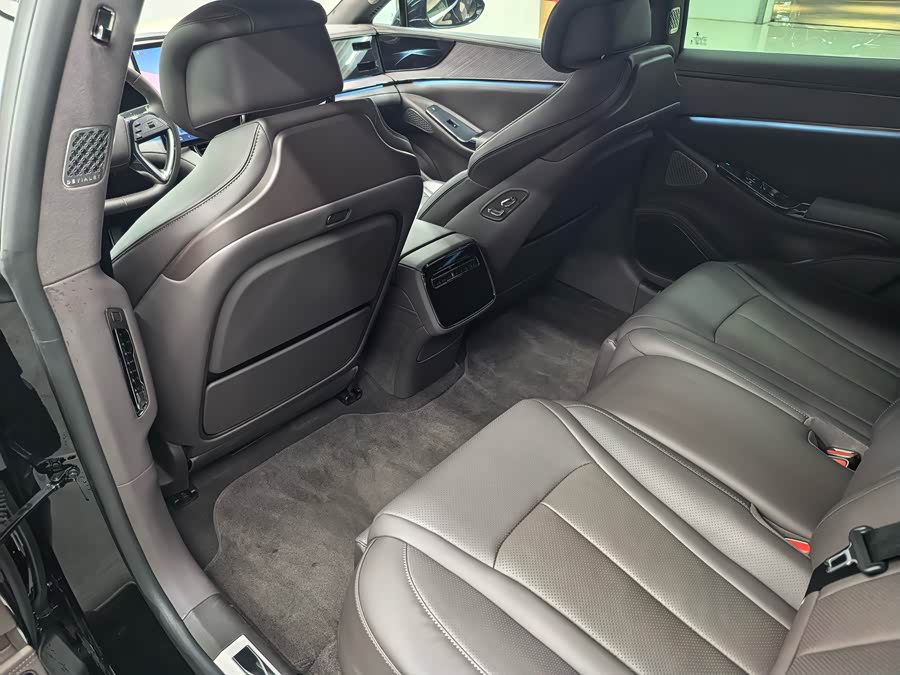 Denza Z9 2024 car image #13