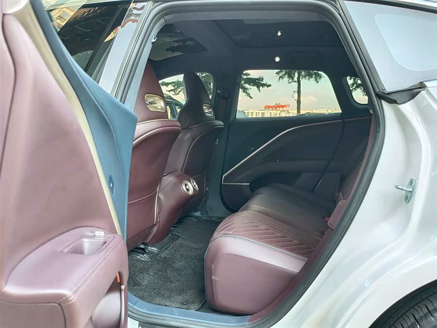 Avatr 11 2024 car image #13