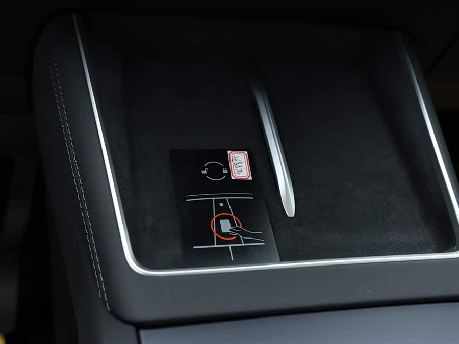 特斯拉 Model Y L 2025 汽车图片 #13