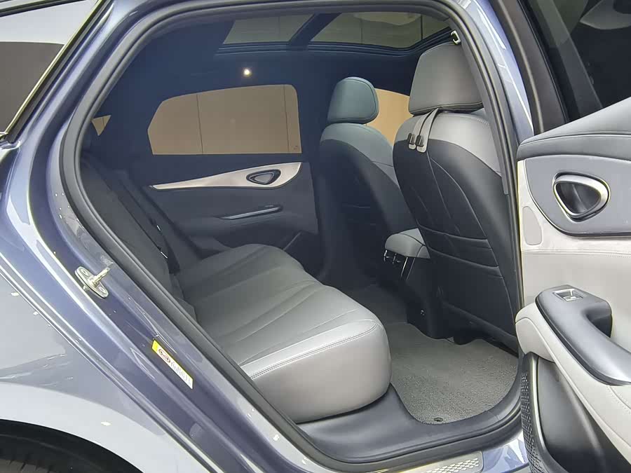 BYD Seal 07 DM-i 2025 car image #13