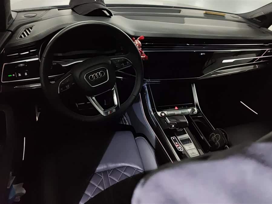 Audi SQ7 2024 car image #13