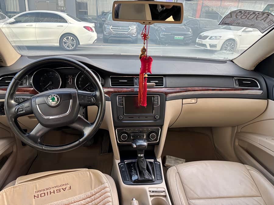 Skoda Superb 2010 car image #13