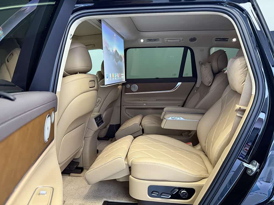 AITO 问界 问界M9 汽车图片 #13