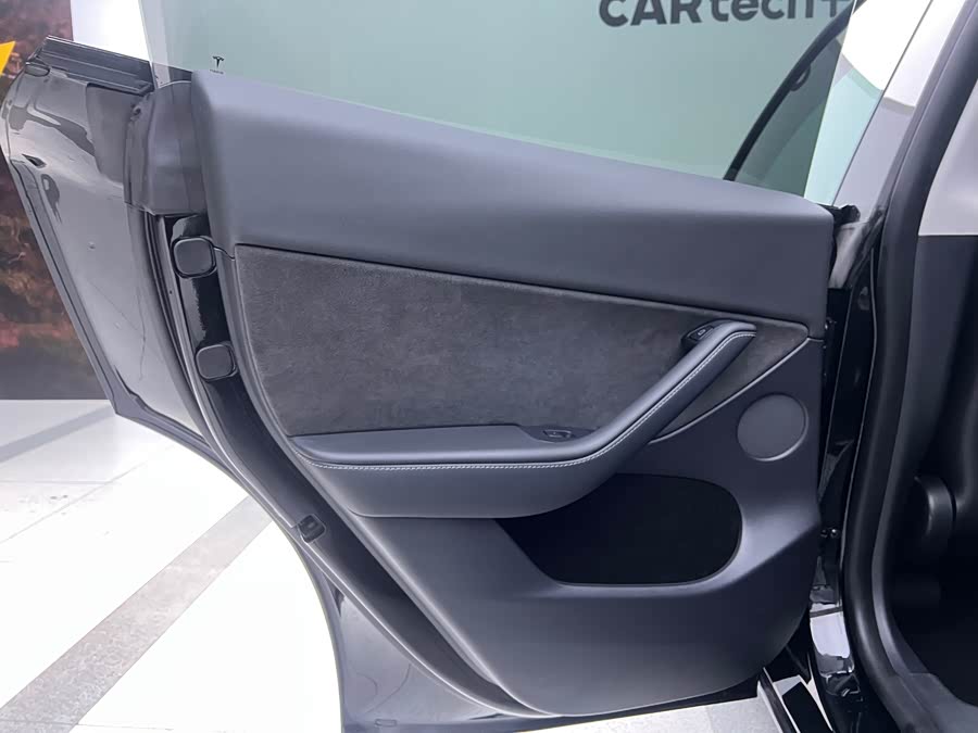 Tesla Model Y 2022 #13 Tesla Model Y 2022 car image #13