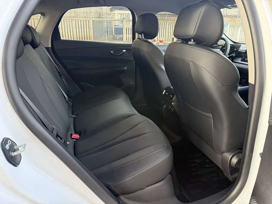 BYD Seal 05 DM-i 2025 car image #13