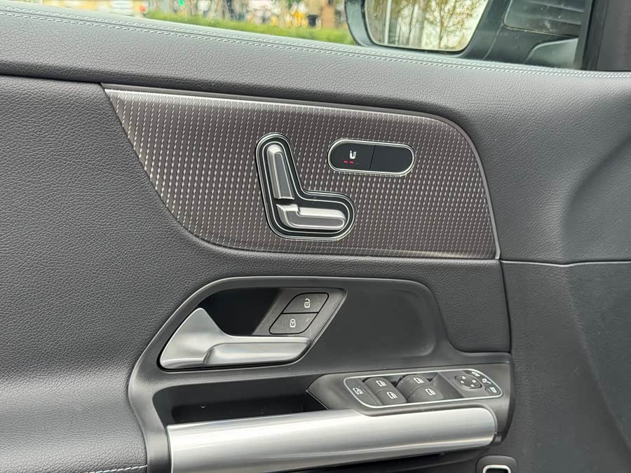 Mercedes-Benz GLA Class 2023 #13 Mercedes-Benz GLA Class 2023 car image #13