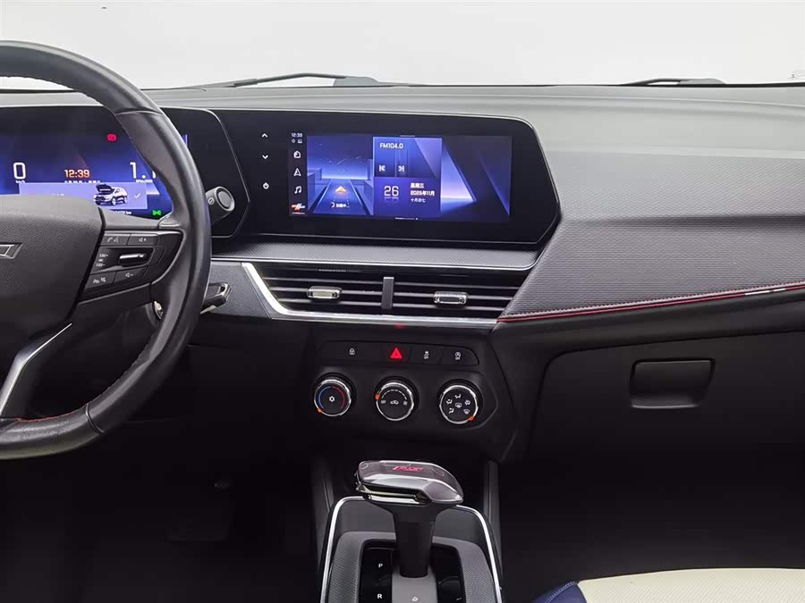 Chevrolet Tracker 2022 immagine di auto #13