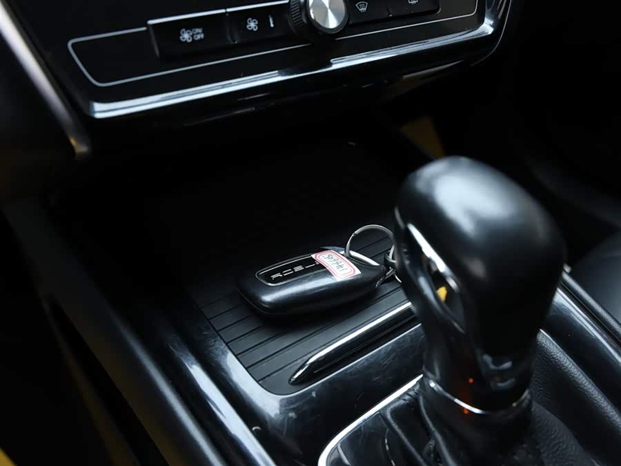 Roewe i5 2020 #13 Roewe i5 2020 car image #13